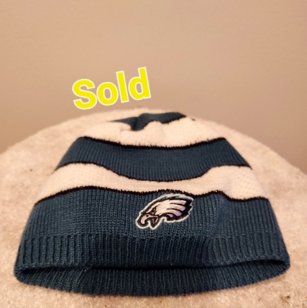 Eagles woman beanie/hat NFL team apparel Reebok one size fits all green